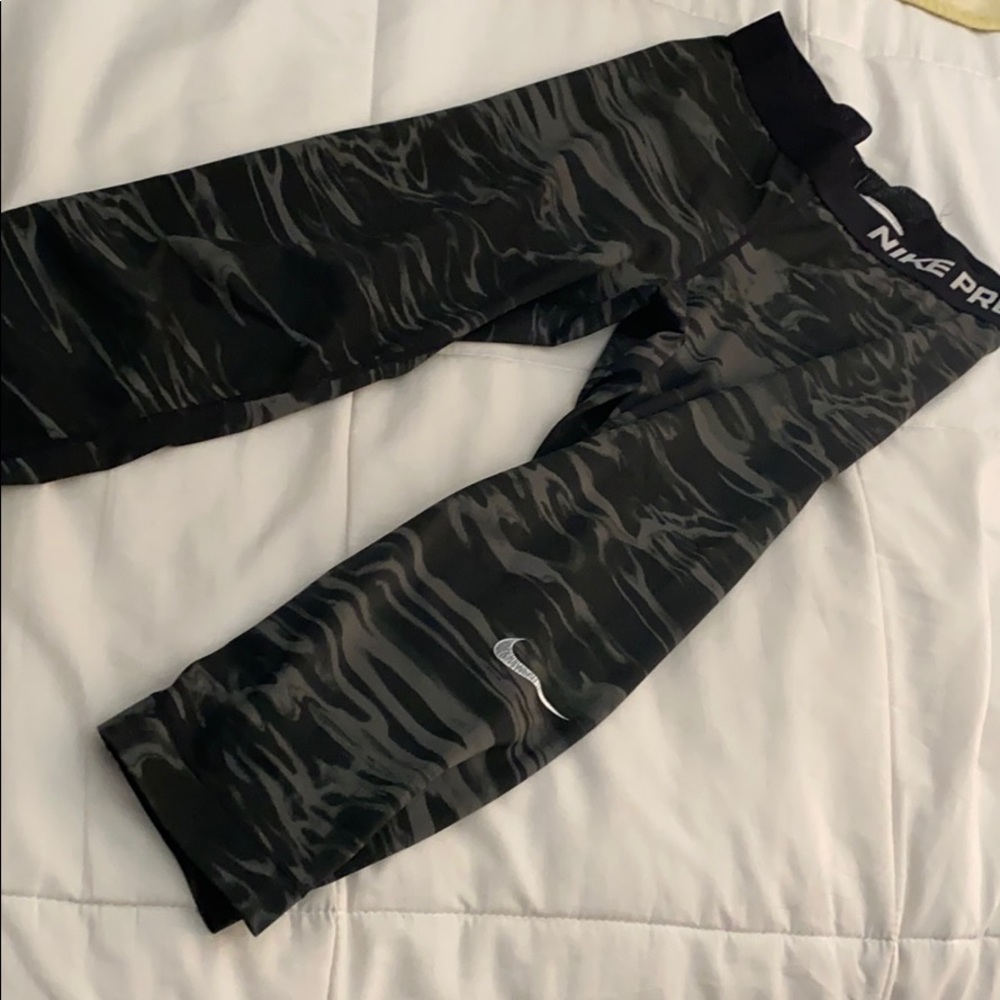 Nike PRO leggings size small Capri length
